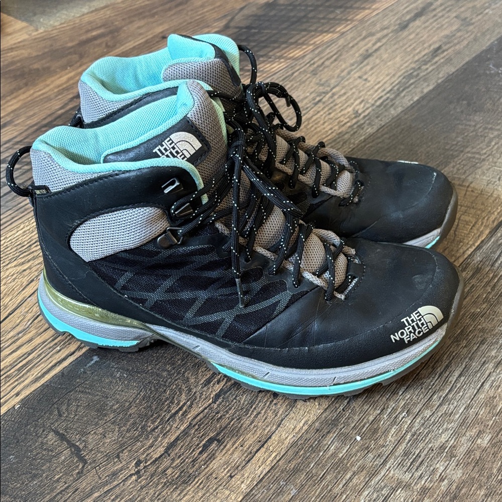 The North Face Women’s Havoc Mid GTX XCR Black and Teal Blue Size 10